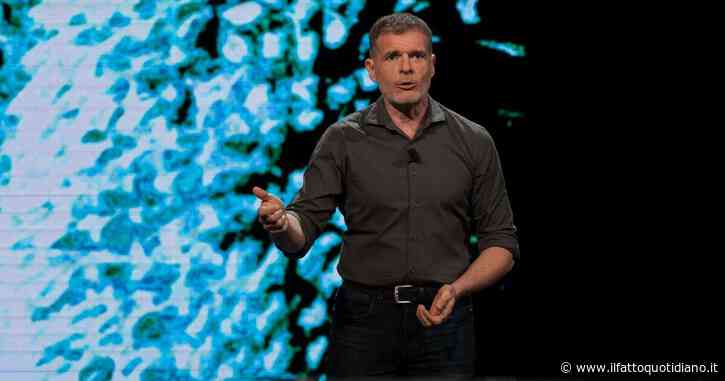 Stefano Massini insultato e strattonato da un uomo al Salone del libro di Torino durante la presentazione del suo “Mein Kampf”