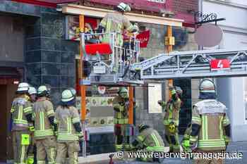 Balkon stürzt teilweise ein