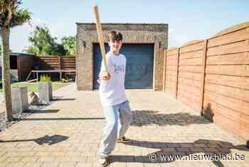 Alexander (13) oefent met houten zwaard om met Jeanne d’Arc ten strijde te trekken in Westerlo