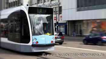 Unfall mit Straßenbahn: Autofahrerin kracht gegen Tram in Ulm