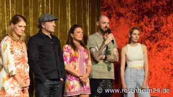 Bayerische Promis wie Christine Neubauer in Prien: „Hundswut“-Cast zu Besuch in Mike‘s Kino