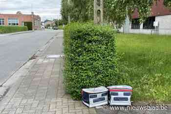 Postzakken langs de openbare weg: “Dit is geen overlastplaats”