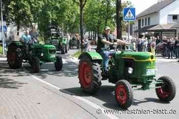 Schlepperfreunde in Delbrück-Ostenland gehen auf Tour