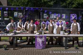 Leerlingen die in het paars naar school komen beloond met mocktail en hapjes: “We omarmen diversiteit in al haar vormen”
