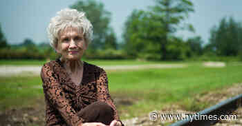 Alice Munro, Nobel Laureate and Master of the Short Story, Dies at 92