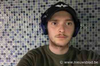 “Ik moet voorzichtig bewegen, want elk geluid maakt het erger”: Wesley (23) is aan zijn kamer gekluisterd door ernstig oorprobleem