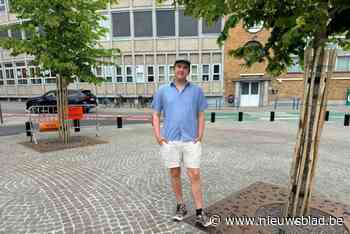 Blue Lagoon voor Open VLD, Mojito voor Groen: Linus (19) informeert stadsgenoten in kiescafé met cocktails in partijkleuren