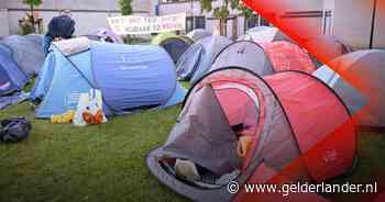 Demonstranten slapen bij Radboud Universiteit • Grote groep bijen bij station Arnhem