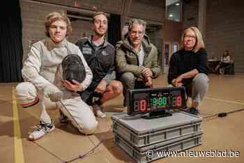 De Maneschermer breekt lans voor ‘het fysieke schaken’ in sporthal BimSem: “Schermen is geen elitaire sport”