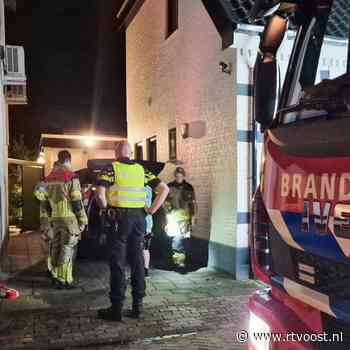 112 Nieuws: Vrouw schiet met auto van de weg en mist net betonnen duiker | Auto's uitgebrand in Zwolle