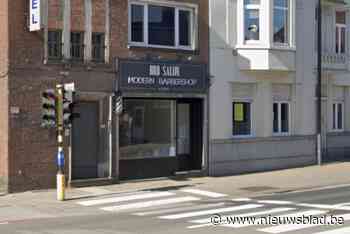 Gerecht onderzoekt witwaspraktijken in kapsalon: eigenaar gearresteerd en aangehouden