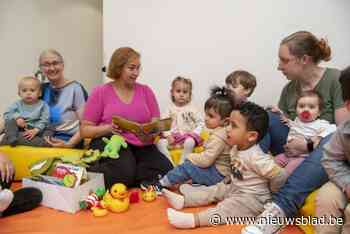Kinderopvang Het Speelkasteel krijgt eerste leeslabel van stad Antwerpen: “Hier wordt voorgelezen aan baby’s en peuters”