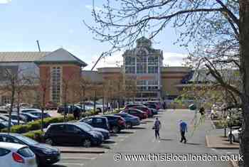 Upminster men arrested near Lakeside after fake gun and cash found