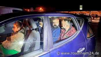 Schleuser flieht in Auto mit 130 Kilometer pro Stunde auf Bundesstraße vor Polizei