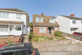 Demolition of Kings Langley home to build two proposed