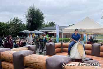 Buitenspeeldag laat kinderen uit de bol gaan in de regen
