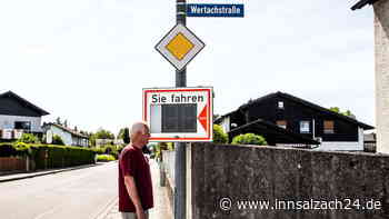 Kritik an Tempomessgerät: Deshalb hält Peter Lebek eines in Mühldorf für brandgefährlich