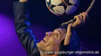 Zauberball: Neue Show im Florian Zimmer Theater im Zeichen der Fußball-EM