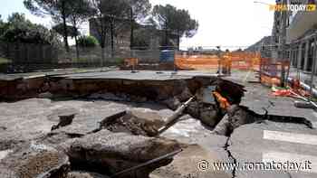 VIDEO | Voragine del Quadraro, dopo il riempimento le nuove indagini geologiche nel sottosuolo per consentire l'intervento di Acea