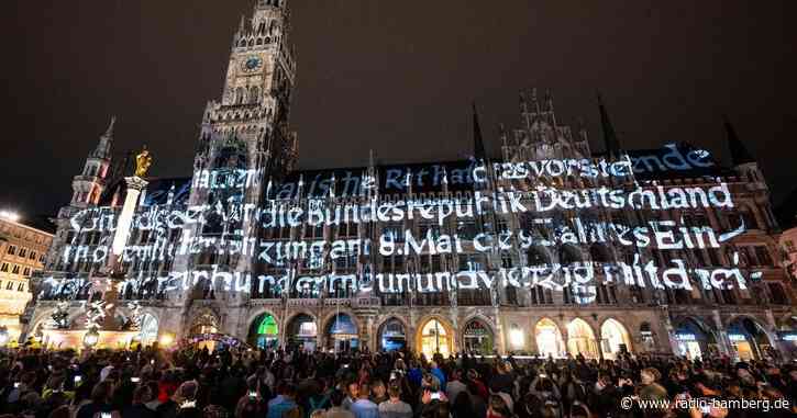 75 Jahre Grundgesetz: Videoinstallation am Rathaus