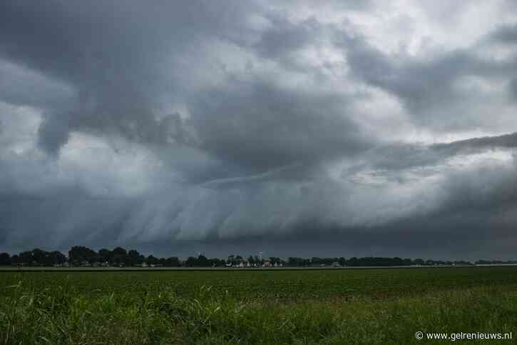 Code geel: onweersbuien met kans op veel neerslag opkomst