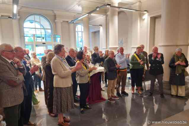 Erenotarissen bezoeken Zennestad