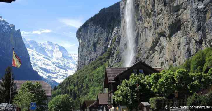 Handy-Touristen: Schweizer Bergdorf erwägt Eintrittsgebühr