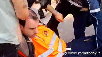 VIDEO | Vernice contro le vetrine di Armani e Bulgari. Il blitz ambientalista in via Condotti