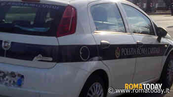 Incidente via Ostiense: scooter contro auto in sosta, grave un 49enne