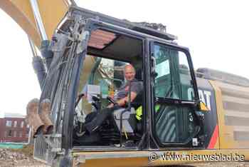 Een ziekenhuis slopen? Deze man kan dat op zijn sokken