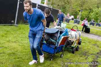 Regenweer houdt eerste kampeerders niet tegen op Extrema Outdoor: “Desnoods slapen we in de auto”