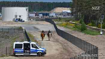 Nach Beratungen unter Polizeischutz: Gemeindevertretung von Grünheide stimmt für Erweiterung des Tesla-Geländes