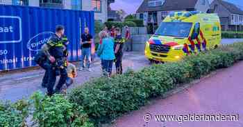 Verdachte slaat geboeid op de vlucht na aanhouding en dat blijkt geen slimme keus