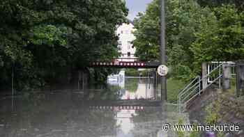 Unwetter in Bayern: Zwei Menschen von Autodach aus überfluteter Unterführung gerettet