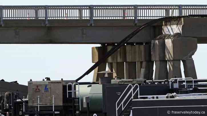 US Coast Guard says Texas barge collision may have spilled up to 2,000 gallons of oil