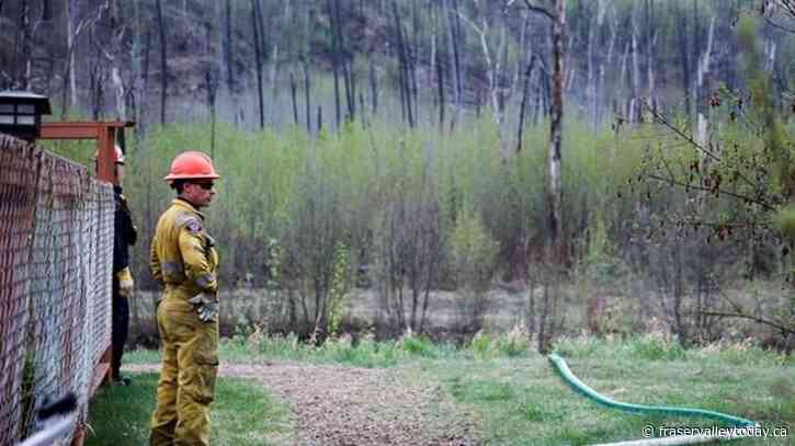 Hard-working fire crews, rain help keep Fort McMurray wildfire from growing
