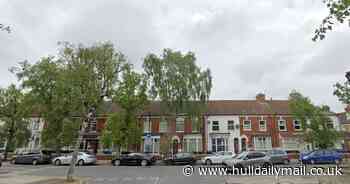 Driver of white 4x4 'fails to stop at the scene' after west Hull collision