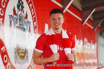 Accrington Stanley sign Kelsey Mooney from Boston United