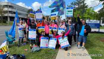 LifeLabs workers agree to ratify contract