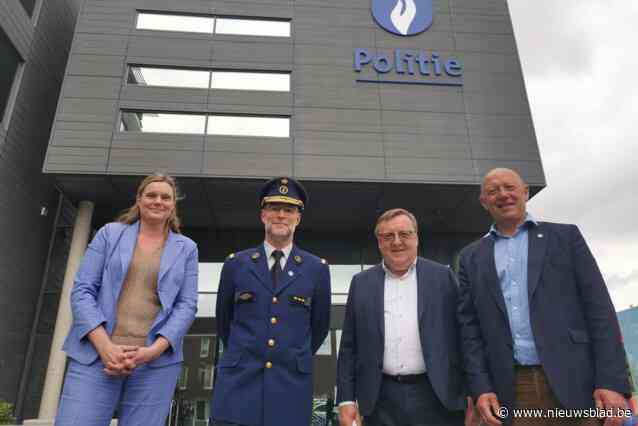 Burgemeester vraagt vervanging minister bij opening commissariaat VIMA ‘want aan structureel tekort aan agenten werd niks gedaan’: “Onze nieuwe politiekazerne is vandaag veel te groot”
