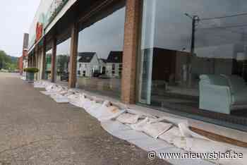 Zandzakjes voorkomen onheil bij Meubelen Serré: “Tieltseweg al voor vijfde keer blank”