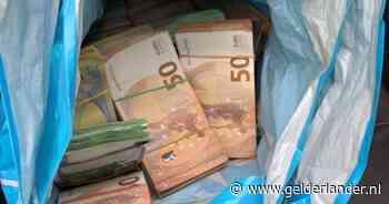 Verbazing bij verkeerscontrole: plastic tas met meer dan 370.000 euro gevonden in auto