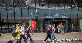 Terwijl er allerlei protesten zijn, gaat voor de ‘gewone’ student het leven door: ‘Wat denk je hiermee te bereiken?’