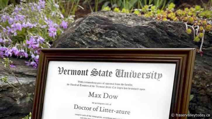A college puts the ‘cat’ into ‘education’ by giving Max an honorary ‘doctor of litter-ature’ degree