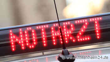 Senior (75) prallt mit Motorroller gegen Lkw und wird schwer verletzt