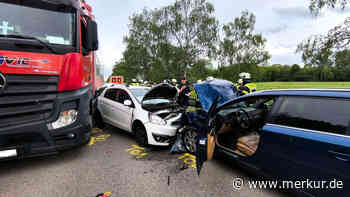 Drei Verletzte bei Crash auf der Staatsstraße 2084
