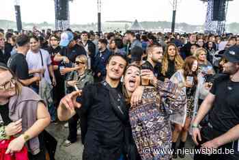 Extrema Outdoor blijft overeind ondanks zware regenval, Amber Broos knalt feestavond op gang