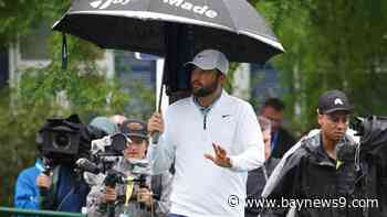 Scottie Scheffler plays on after early morning arrest