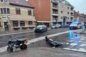 Bromfietser gewond na aanrijding op kruispunt