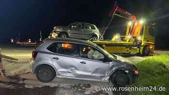 Abbiegeunfall auf der B304: Zwei Autos abgeschleppt